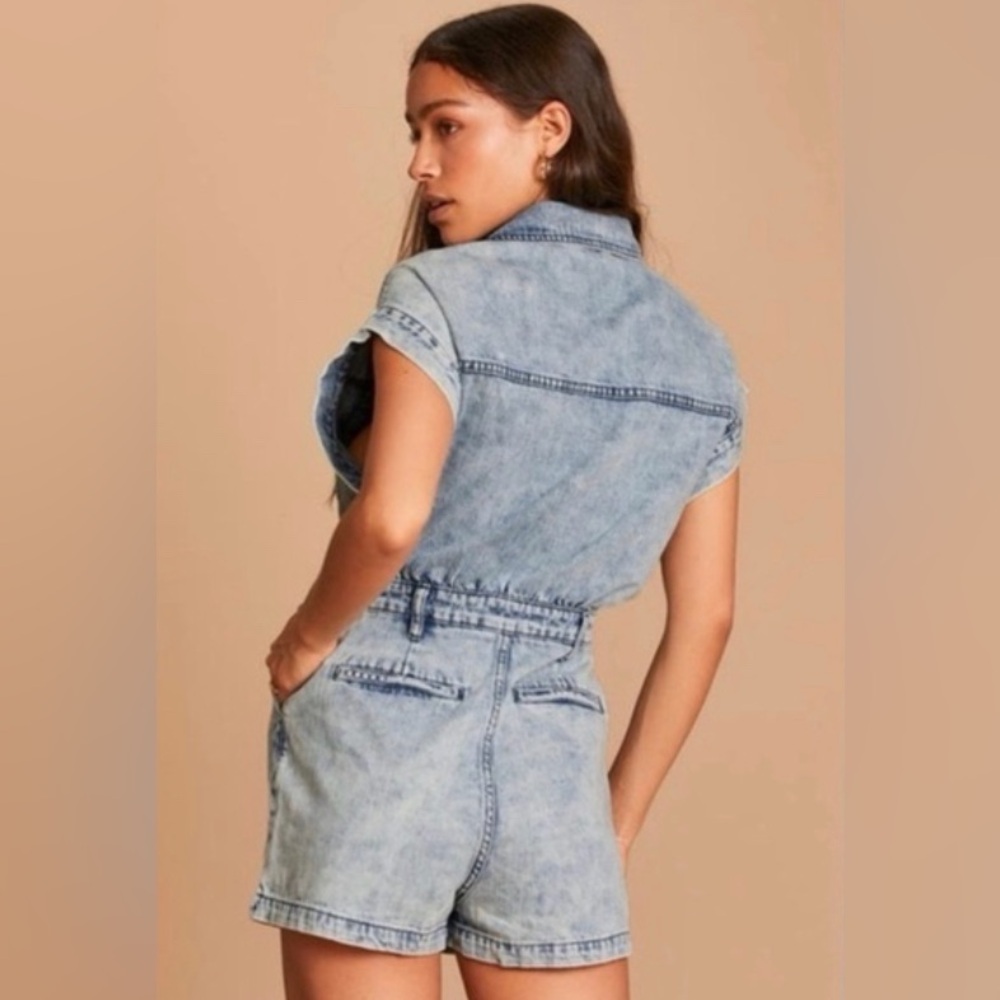 BLANKNYC Head‎ Backstage Acid Washed 80s-90s Inspired Denim Romper - Picture 2 of 13